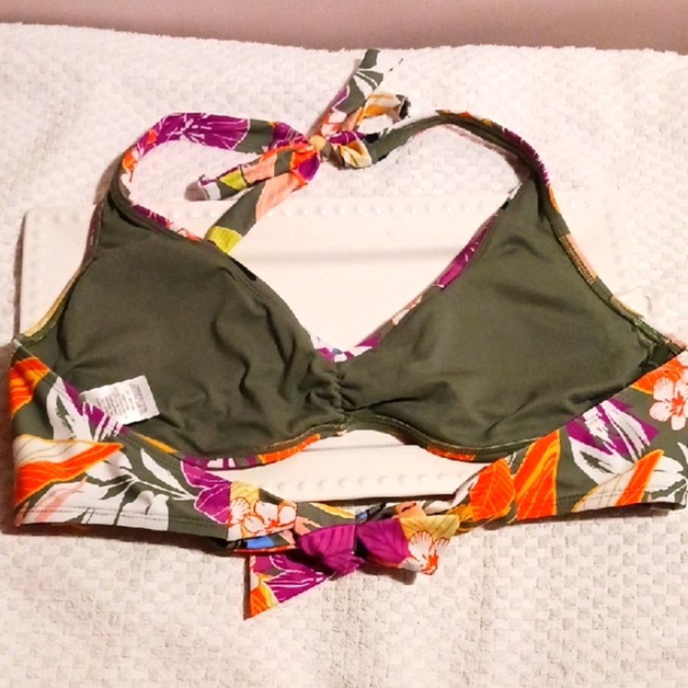 Gorgeous! Time and Tru Tropical Floral Bikini Top ๐บ New ๐บ - Picture 4 of 8